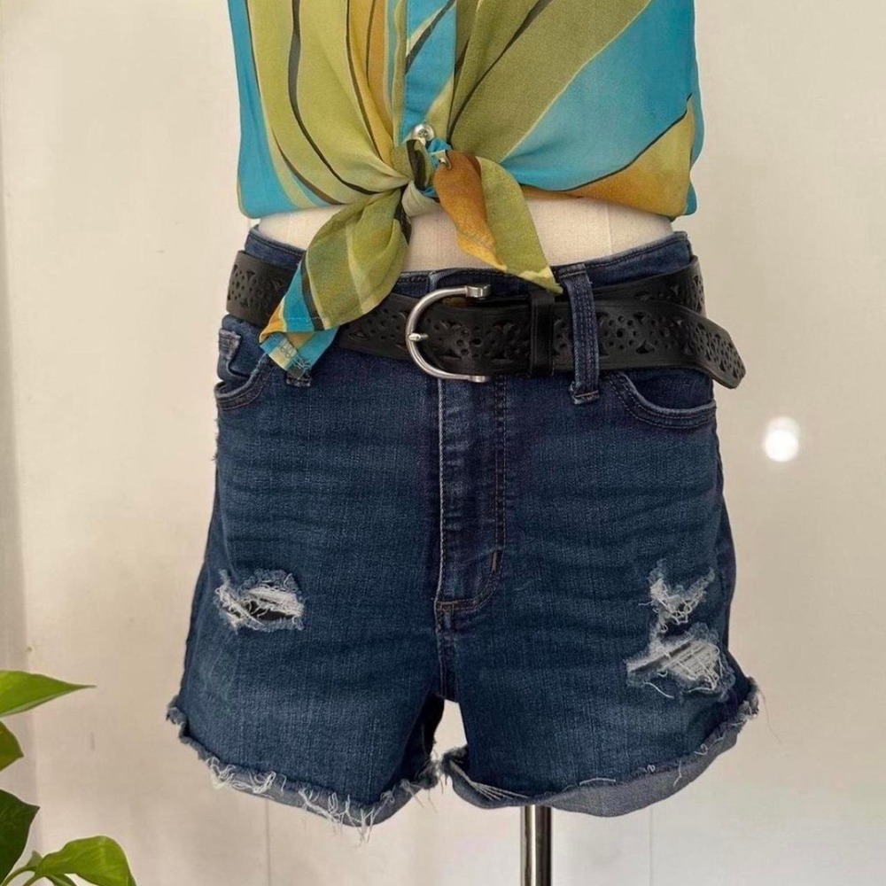 Universal Thread Womens Size 10 High Rise Midi Distressed Denim Shorts Dark Wash